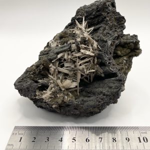 Cerussite on Coronadite - Broken Hill